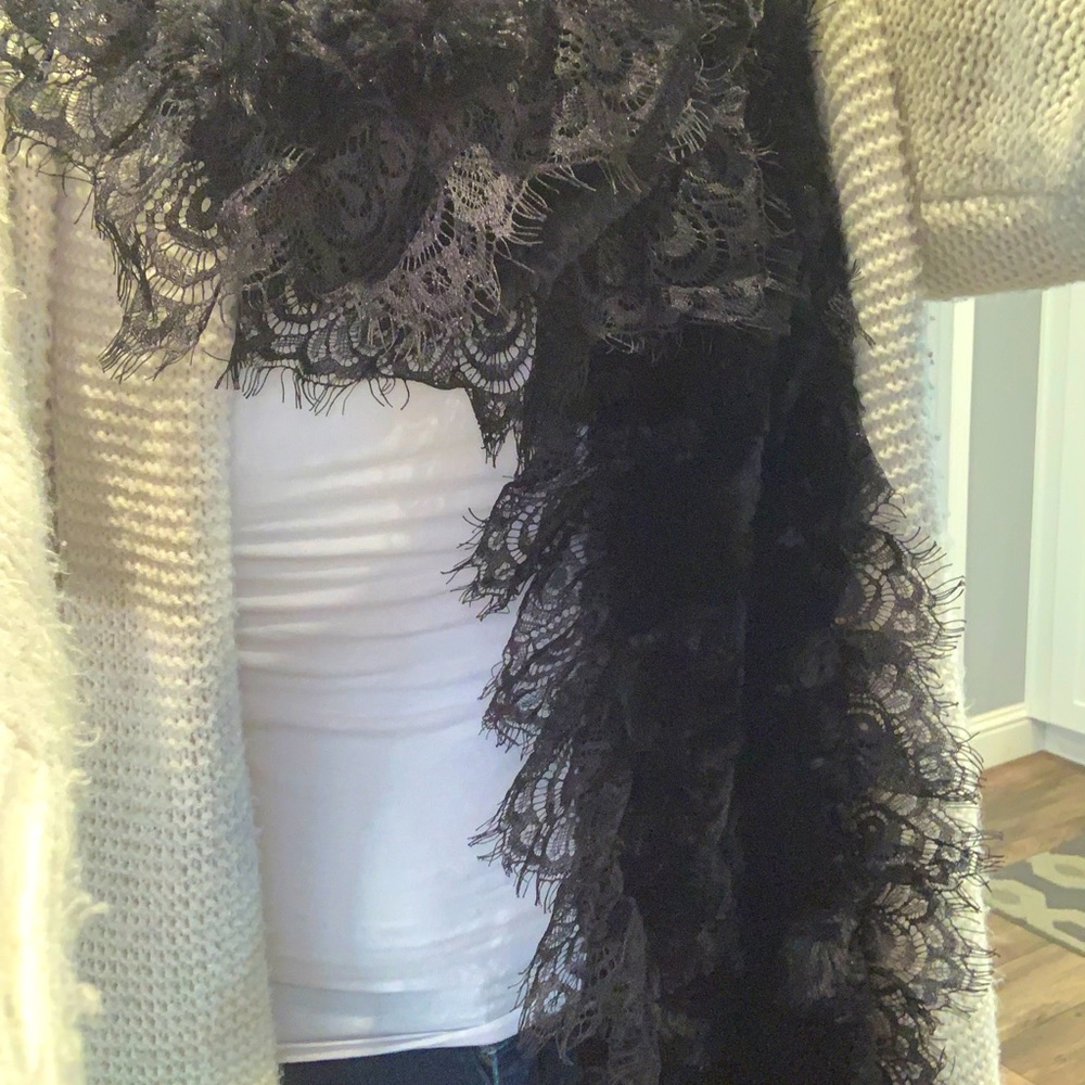 Scarf with lace detail